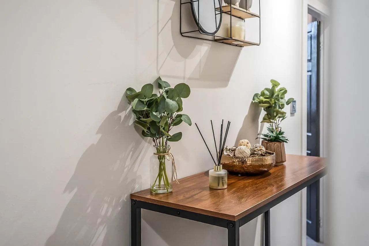 Private Ground Floor Main Door Entrance - Spacious 2 Bedroom Property - The Shore, Leith Edimburgo Appartamento