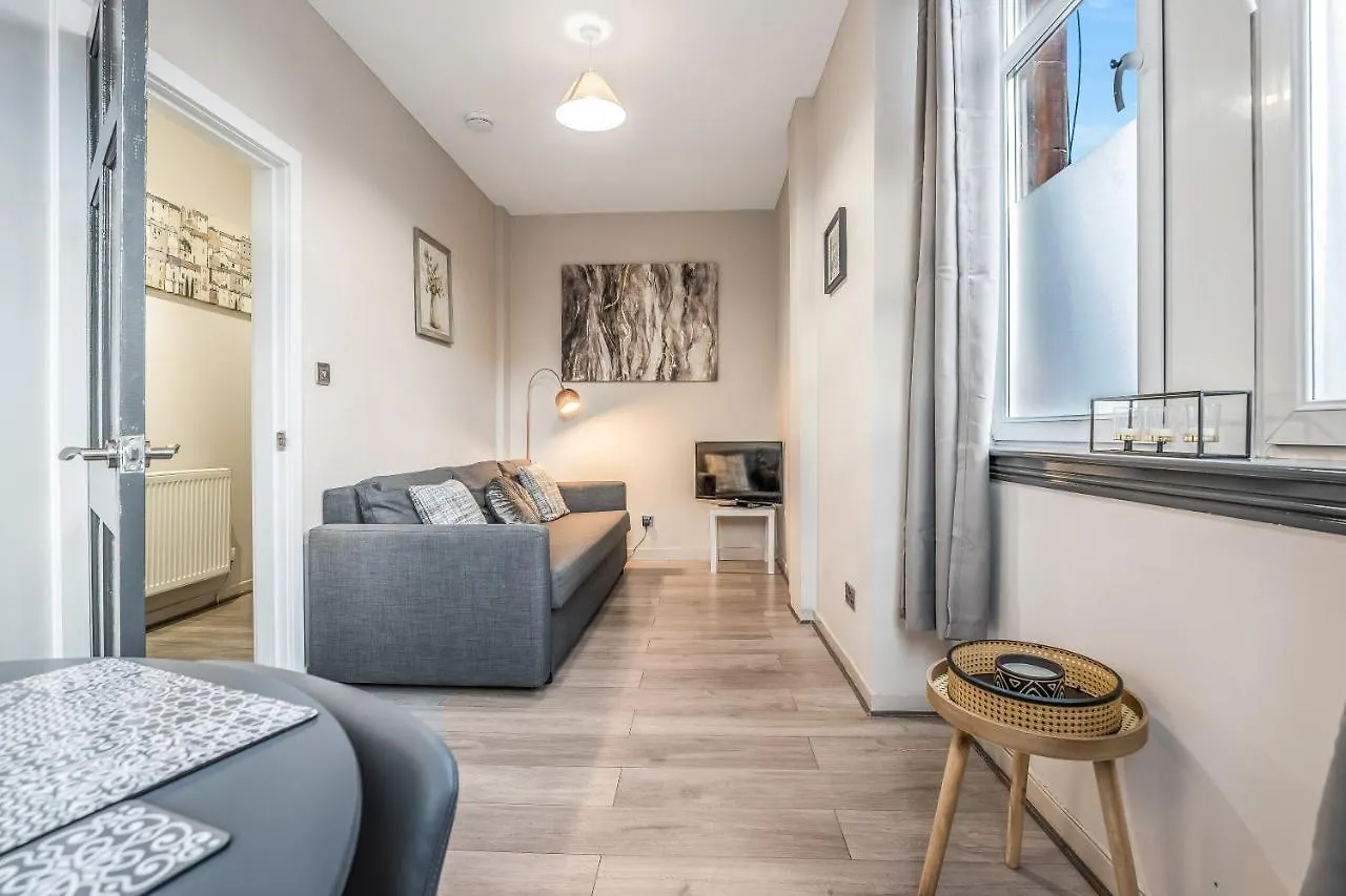 Private Ground Floor Main Door Entrance - Spacious 2 Bedroom Property - The Shore, Leith Edimburgo 0*,  Regno Unito