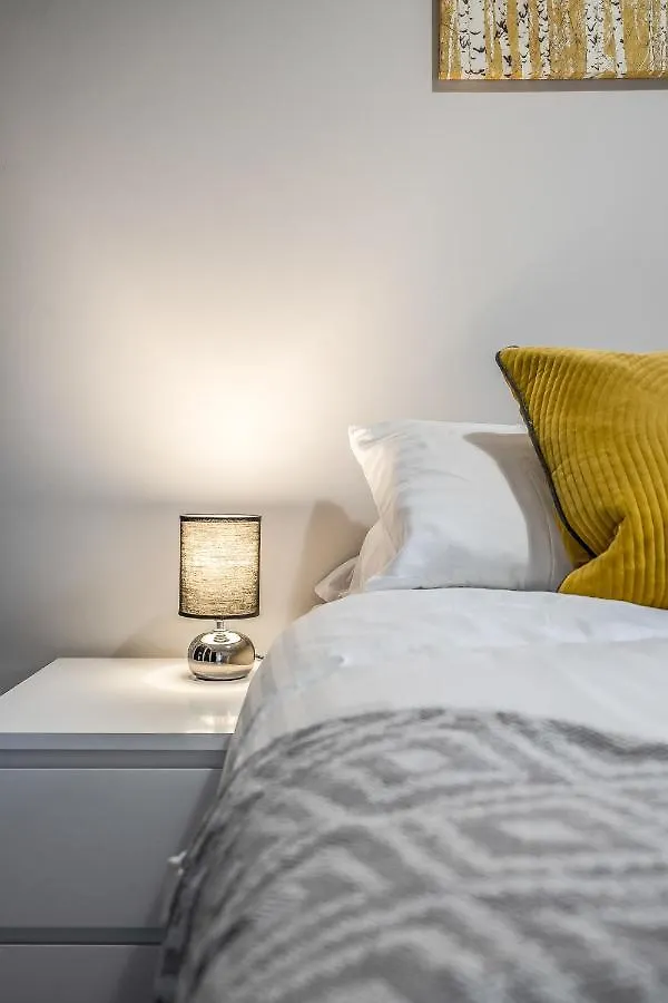 Private Ground Floor Main Door Entrance - Spacious 2 Bedroom Property - The Shore, Leith Edimburgo Appartamento