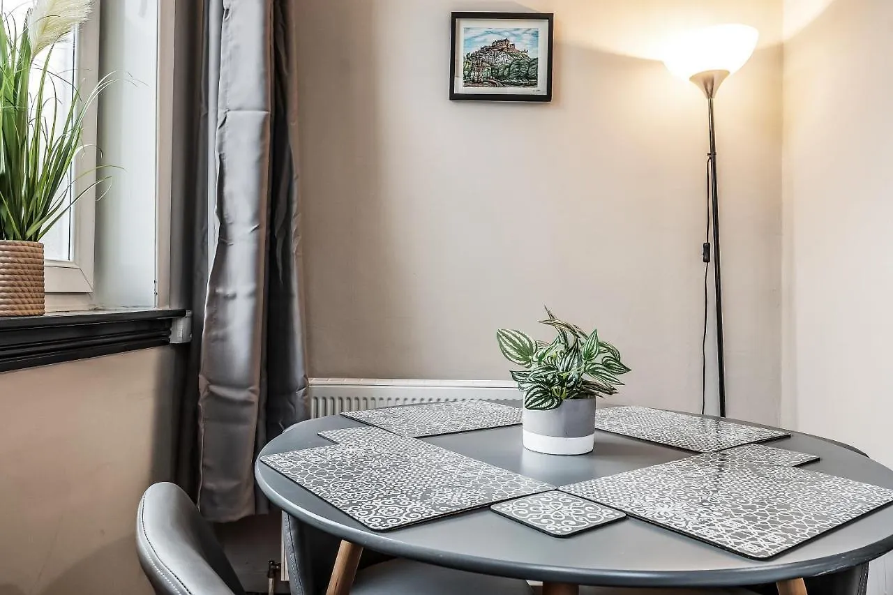 Private Ground Floor Main Door Entrance - Spacious 2 Bedroom Property - The Shore, Leith Edimburgo Regno Unito