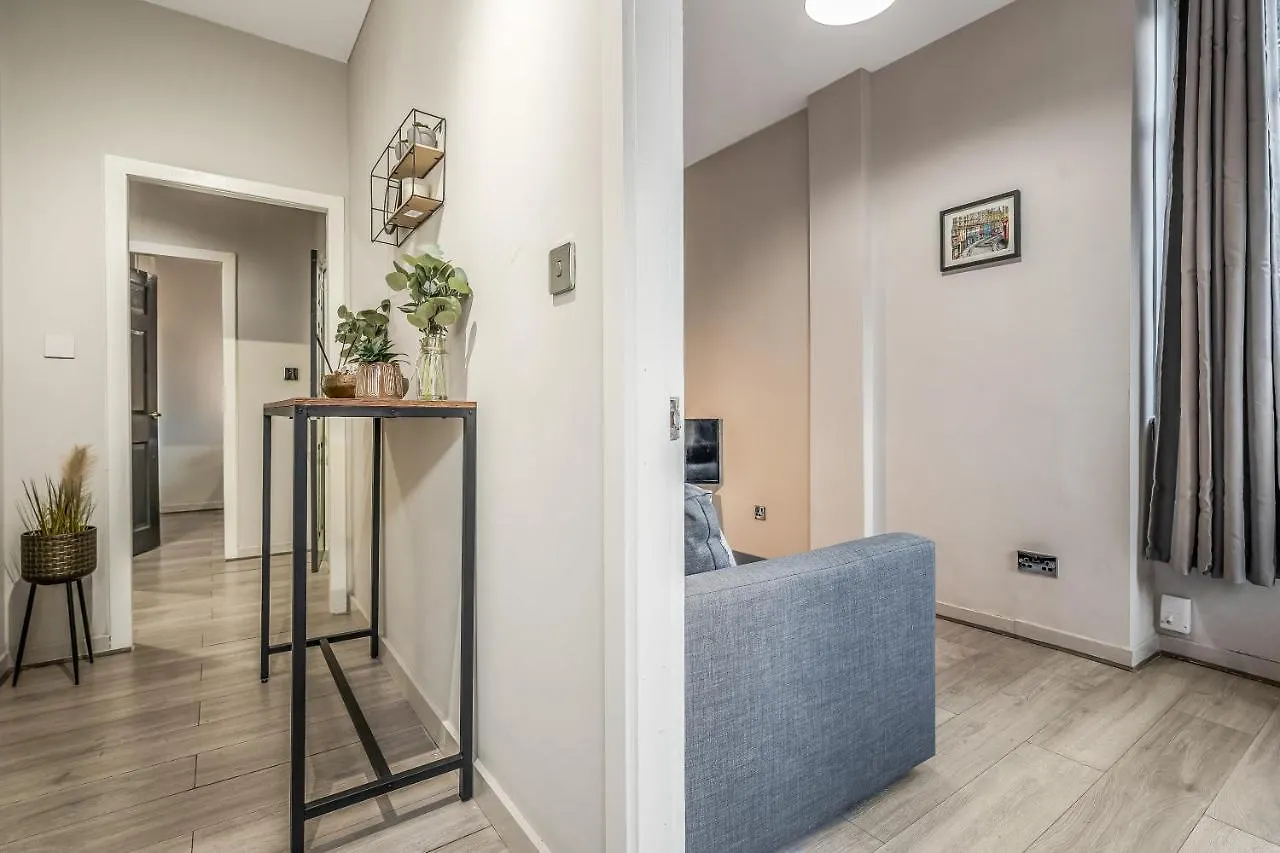 Private Ground Floor Main Door Entrance - Spacious 2 Bedroom Property - The Shore, Leith Edimburgo 0*,  Regno Unito