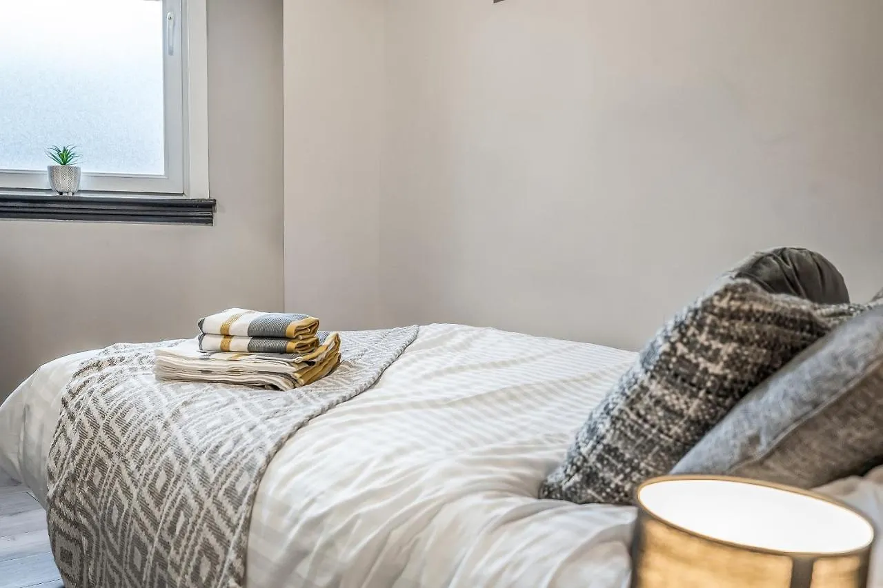 Private Ground Floor Main Door Entrance - Spacious 2 Bedroom Property - The Shore, Leith Edimburgo Regno Unito